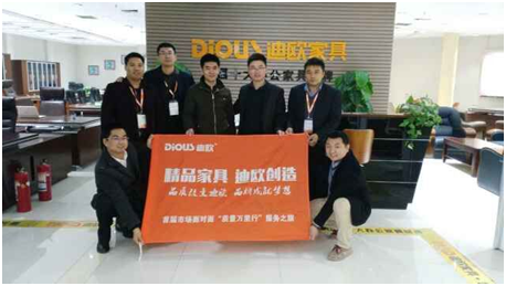 美女污网站代表与香河孙总合影 美女污网站代表与香河孙总合影